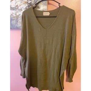 hunter green v neck sweater worn once perfect condition